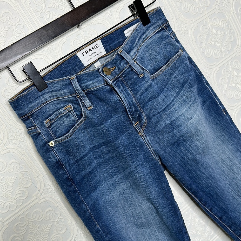 FRAME
Le Skinny De Jeanne Crop Petal Hem - Picture 3 of 16